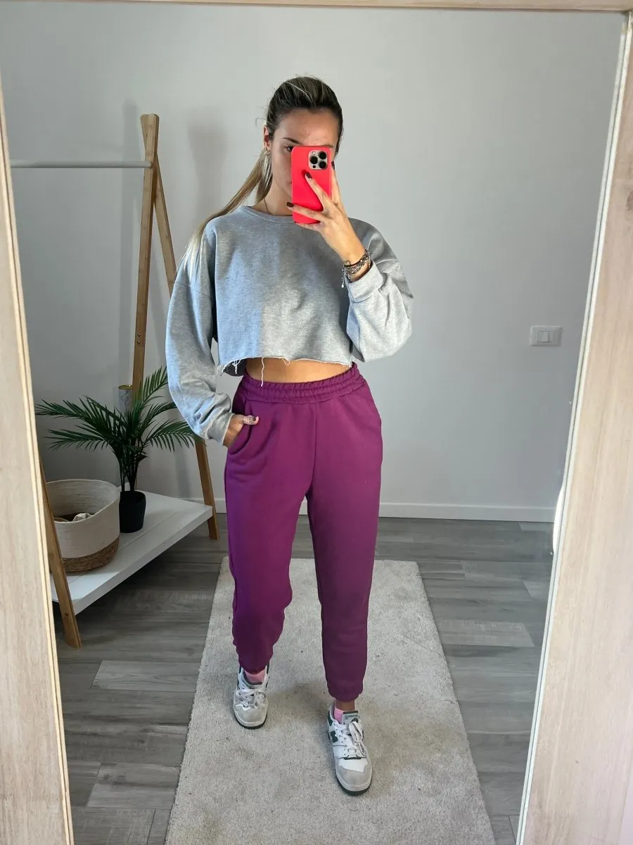 Burgundy joggers with elastic waistband