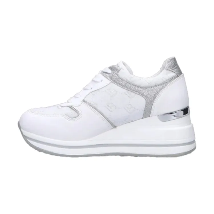 8427 Women's Lace-Up Sneakers in White