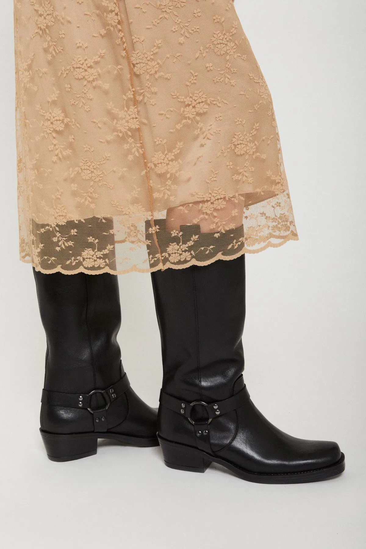 Leather boots with medium heel