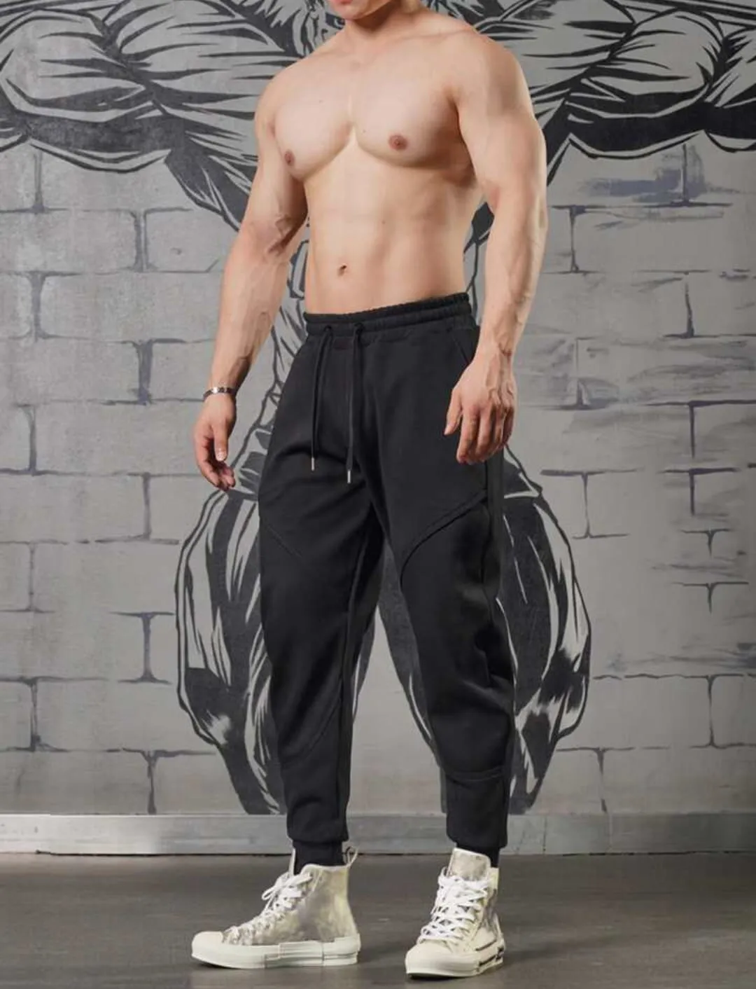 MEN SOLID DRAWSTRING WAIST JOGGERS