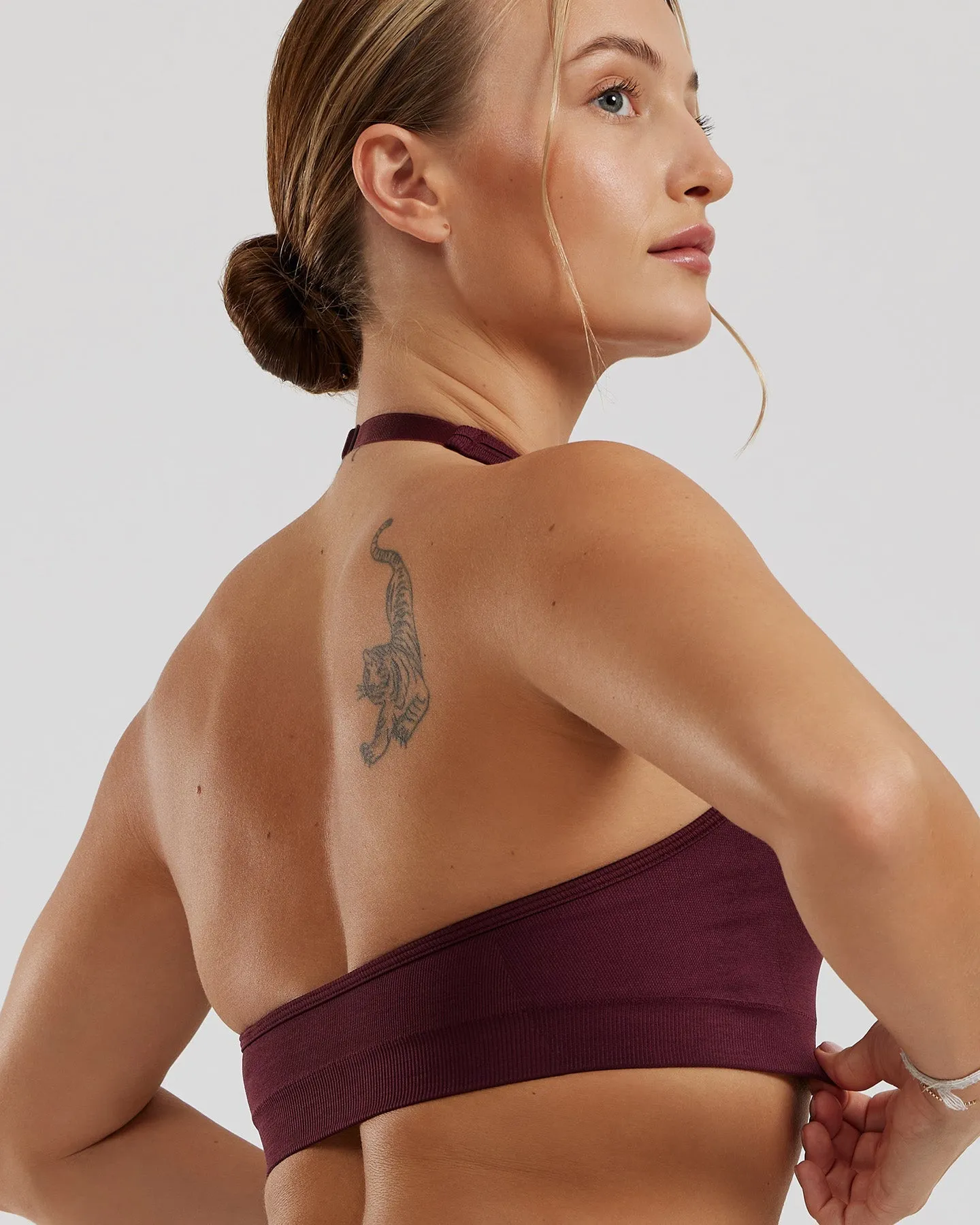 Motion Seamless Halter Bra | Dark Cherry