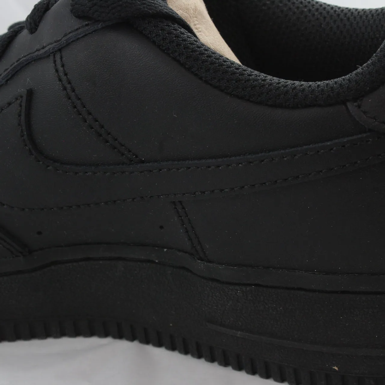 Nike Air Force 1 07 Black Sneakers