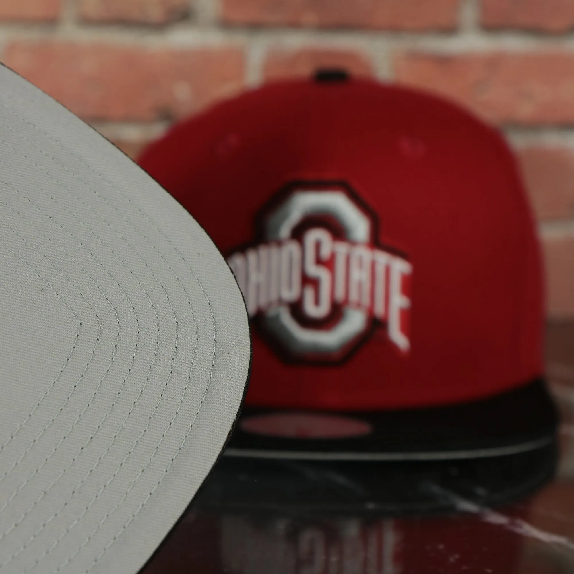 Ohio State Buckeyes NCAA Jumbotron Ohio State Ripped Wordmark side patch Grey Bottom Red/Black Snapback hat | Mitchell and Ness 