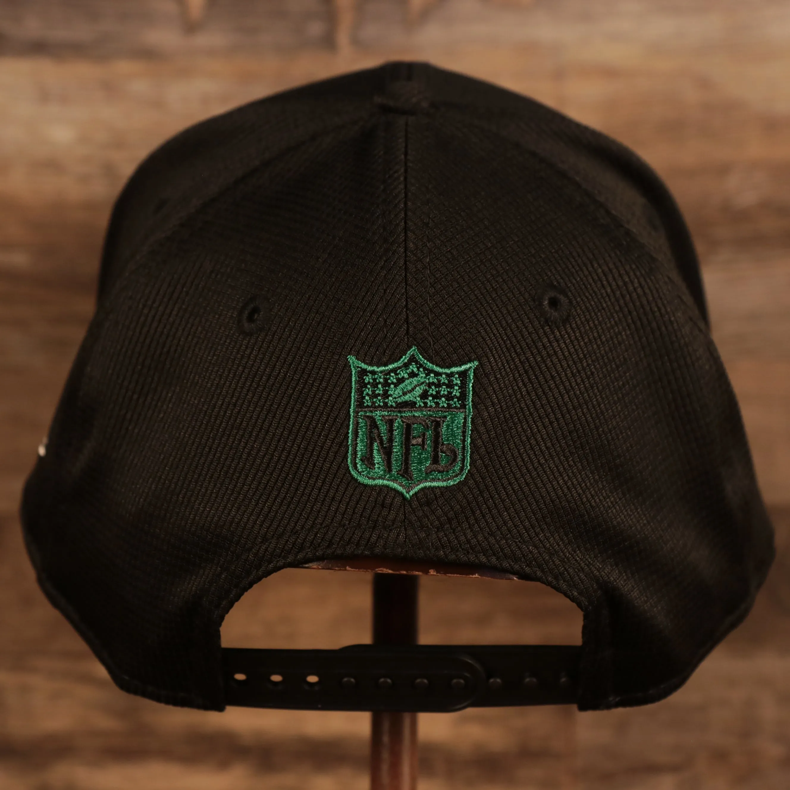 Philadelphia Eagles 2021 Sideline On-Field Throwback Logo 9Fifty Snapback Hat