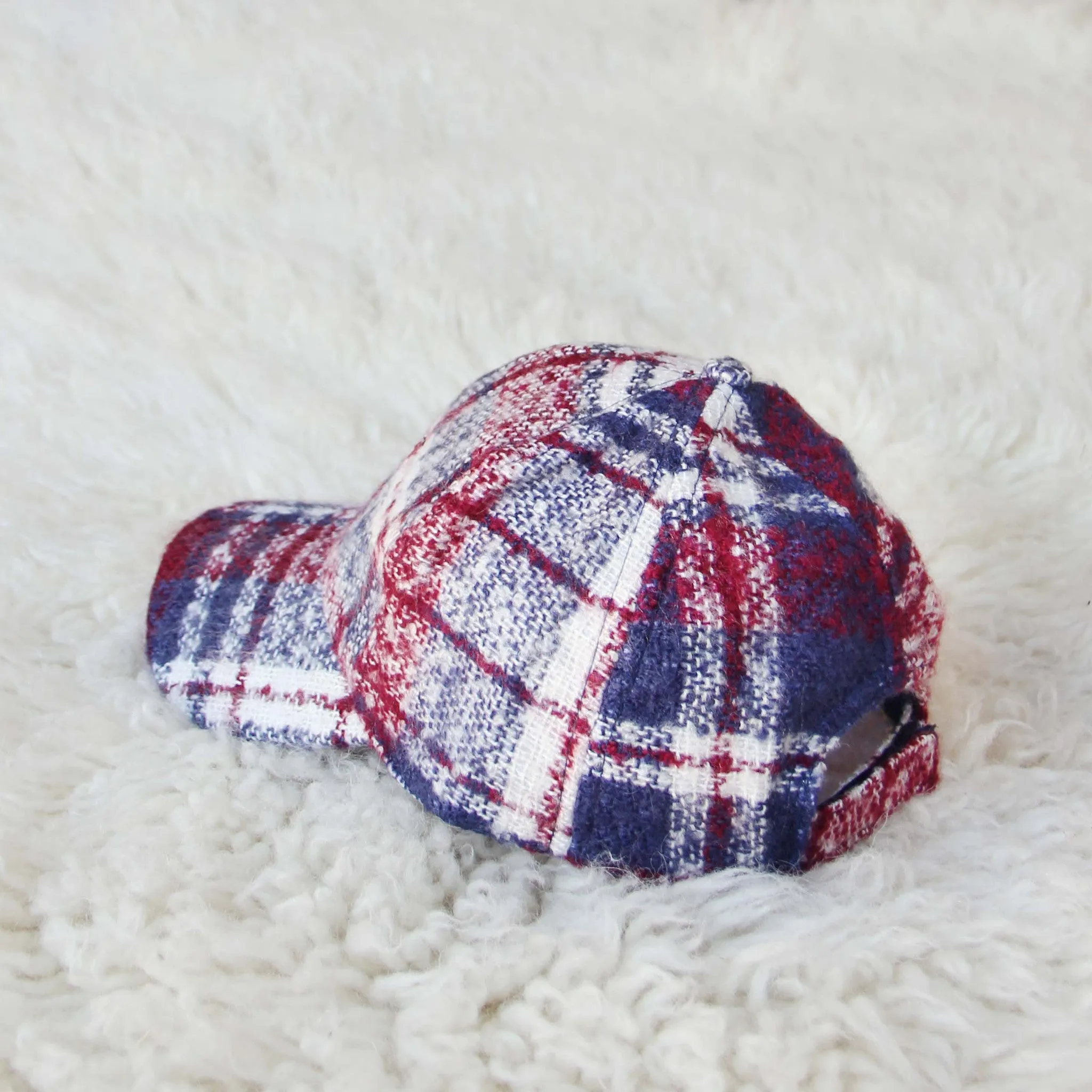 Snowcap Plaid Hat in Burgundy