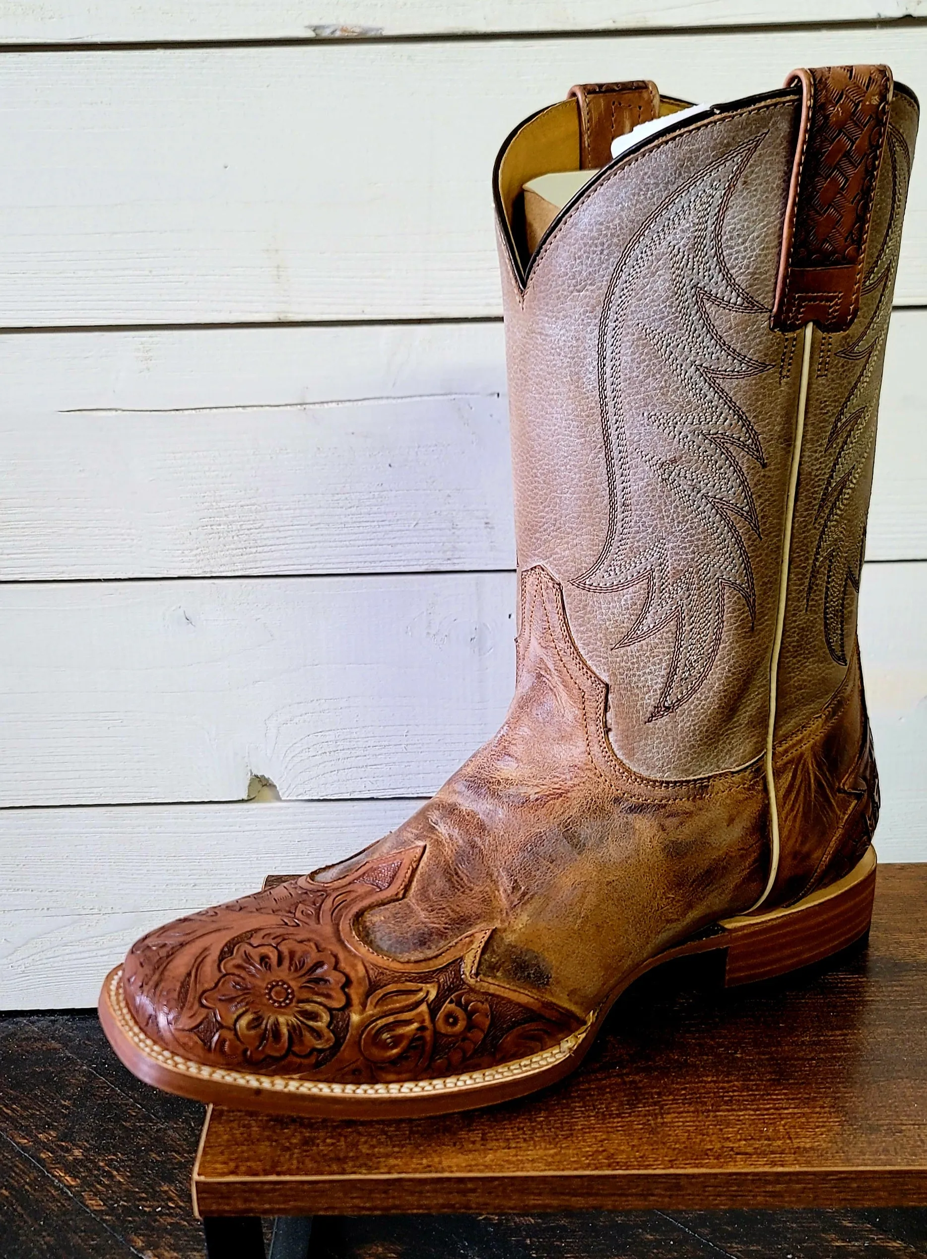 Stetson Diego Men's Leather Boots with Hand-Tooled Design