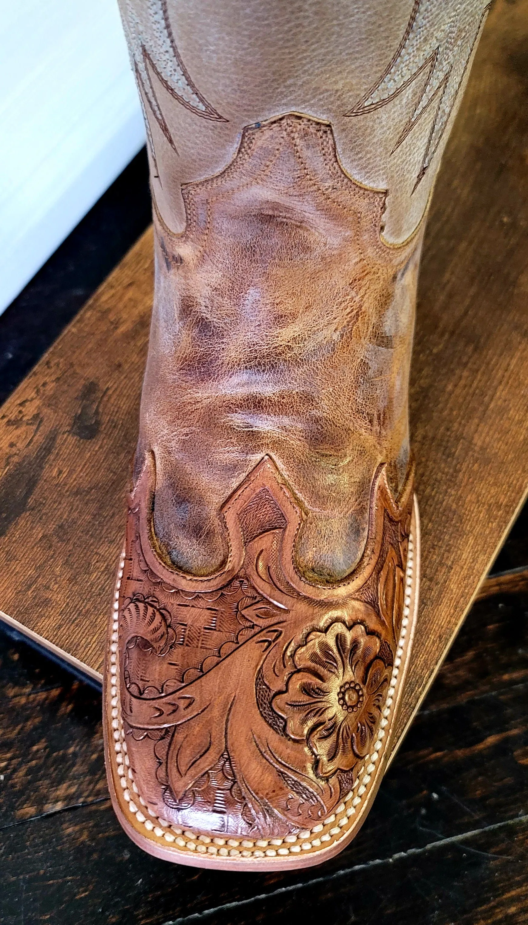 Stetson Diego Men's Leather Boots with Hand-Tooled Design