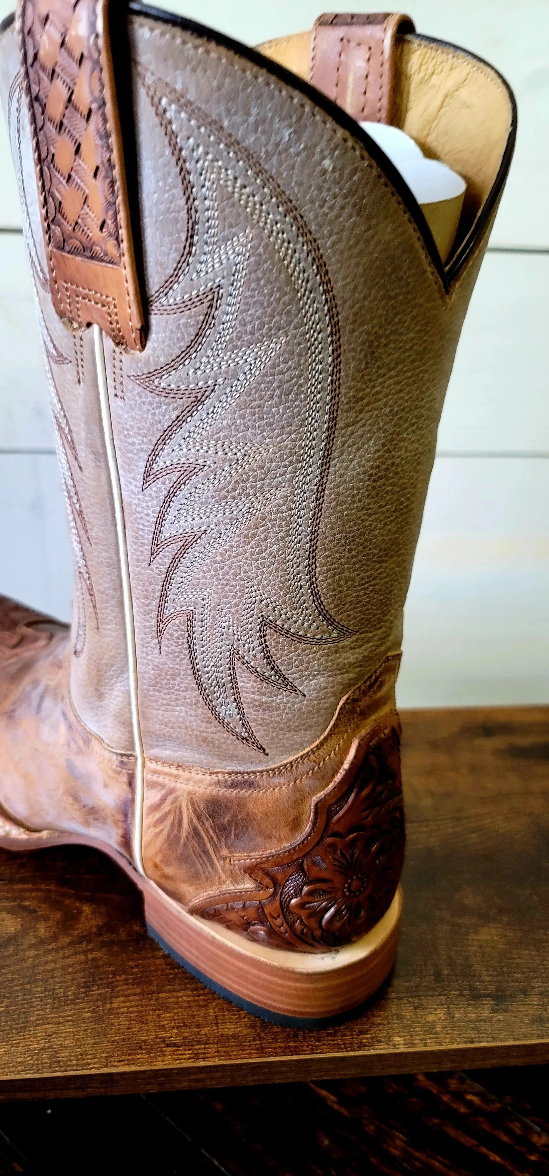 Stetson Diego Men's Leather Boots with Hand-Tooled Design