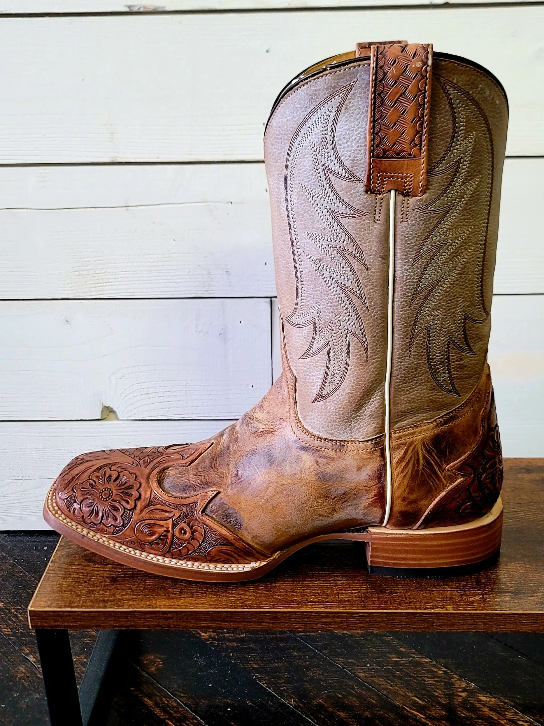 Stetson Diego Men's Leather Boots with Hand-Tooled Design